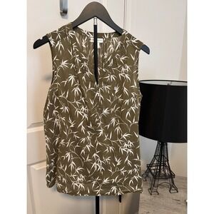 Liz Claiborne Sleeveless Coastal Bamboo Leaf Print V Neck Top Olive Green Size M